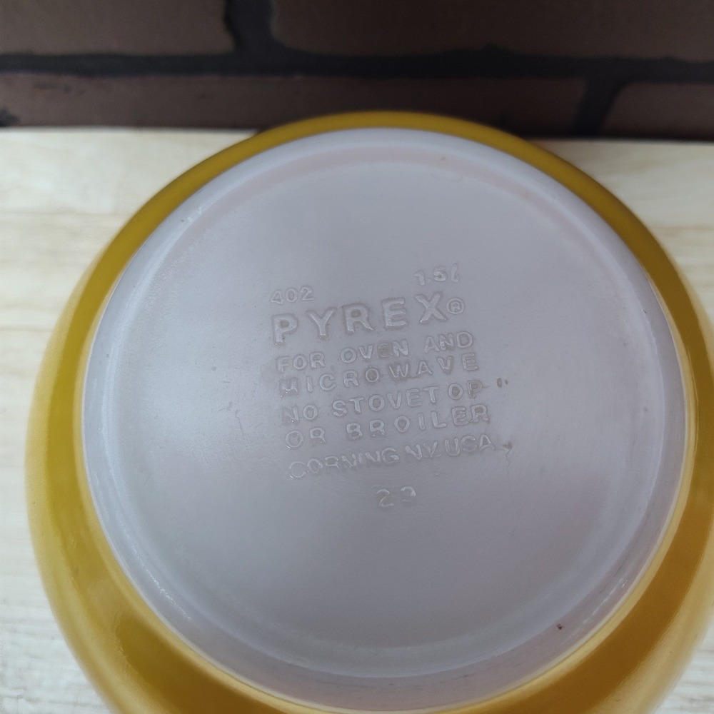 Pyrex Butterfly Gold bowl 7 inch serving display vintage replacement - Picture 4 of 9
